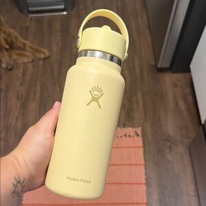 Hydro Flask Butter Yellow Bottle with Handle